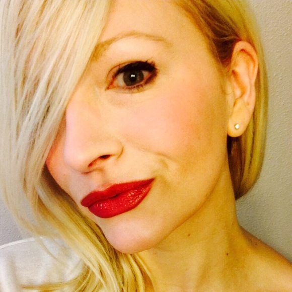 Meet your Posher, Jenn - Picture 2 of 7